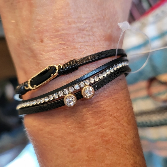 NWT Howards black multi strand magnetic clasp bracelet - Picture 6 of 7